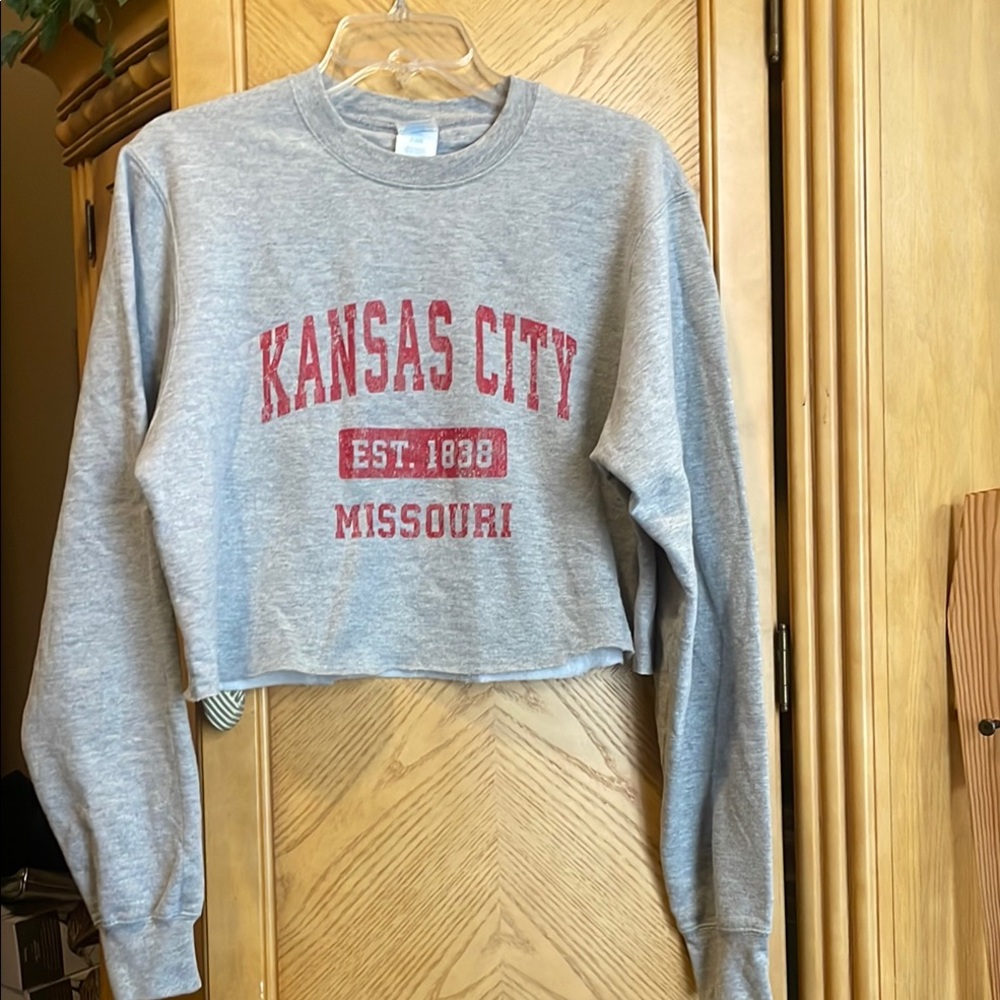 ⭐️Port and Company Gray and Red Cropped cut Kansas City sweatshirt size medium